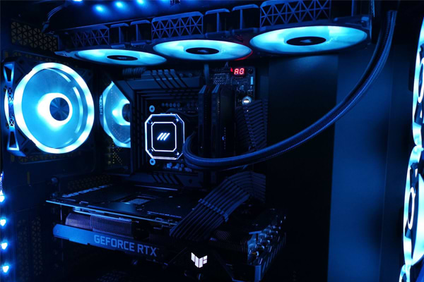 presse_2022_der-standard-mifcom-gaming-pc.jpg